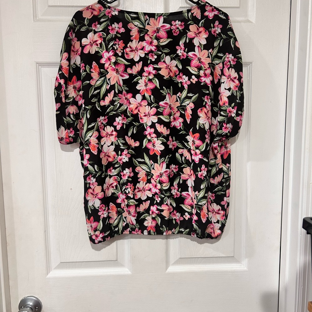 Pink and Green Sleeveless Blouse with Mandarin Collar